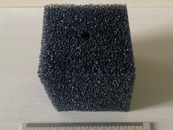 Губка прямокутна 10х10х10 см чорна крупнопориста