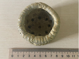 Горшок круглый с отверстиями 7*7*4.5см