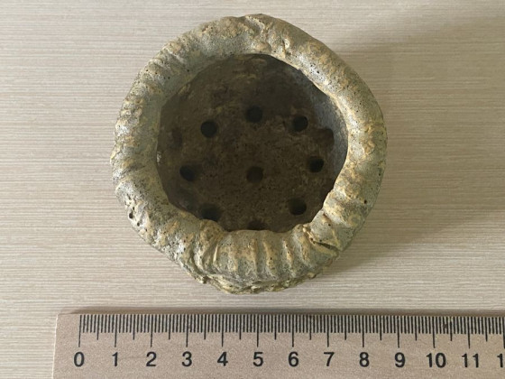 Горшок круглый с отверстиями 7*7*4.5см