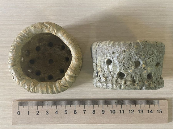 Горшок круглый с отверстиями 7*7*4.5см